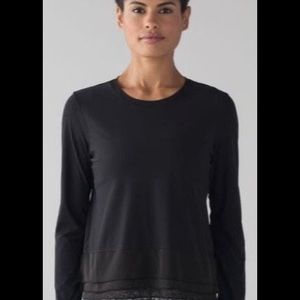 Black long sleeve lululemon shirt